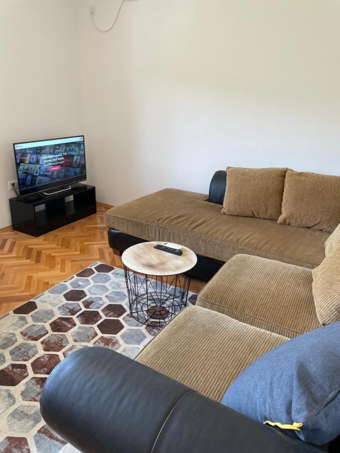 Entire 1-Bedroom Apartment With Free Parking Podgorica Exterior photo